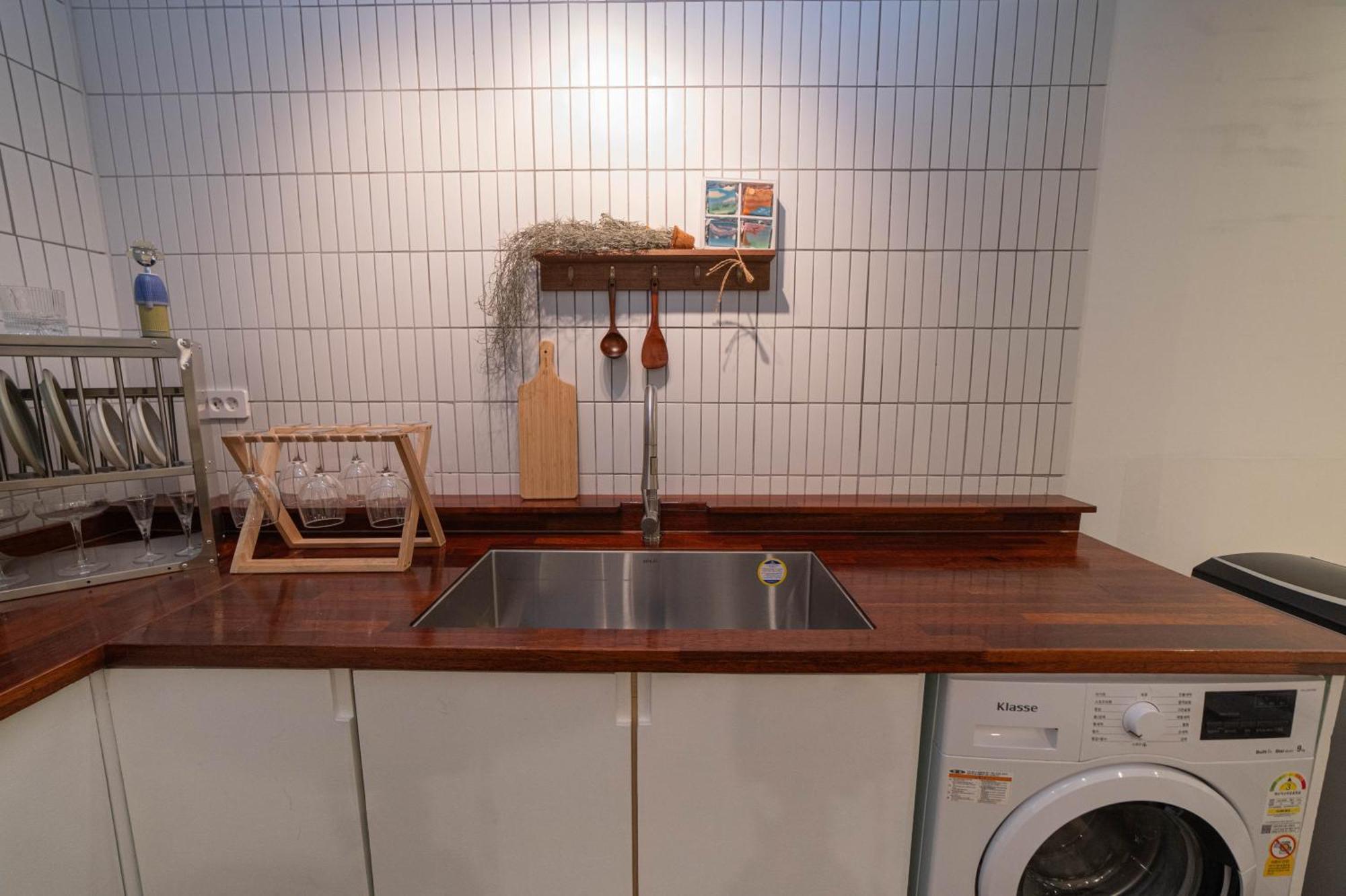 Apartment Cloud 9 Hongdae *
