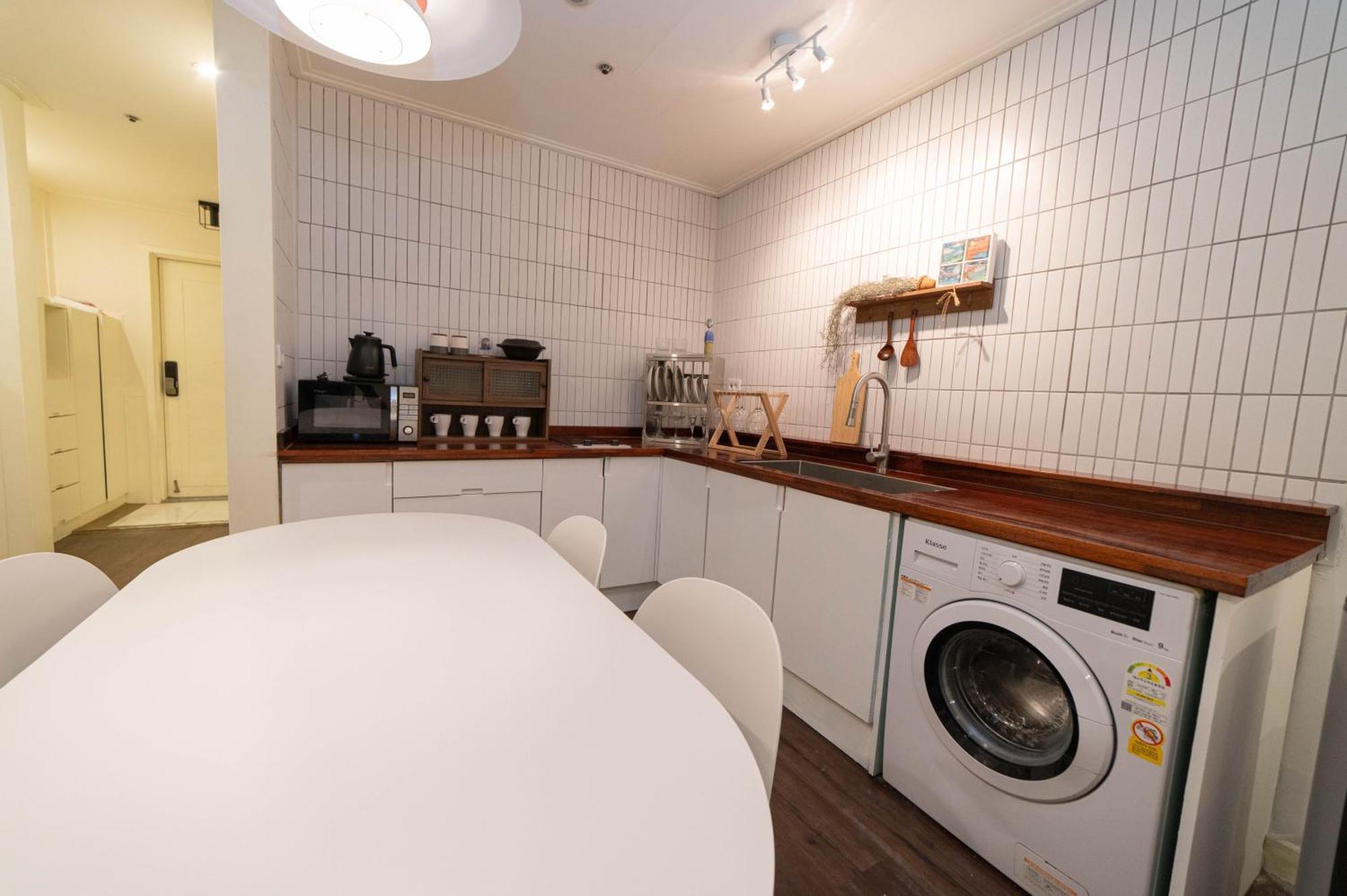 Apartment Cloud 9 Hongdae *