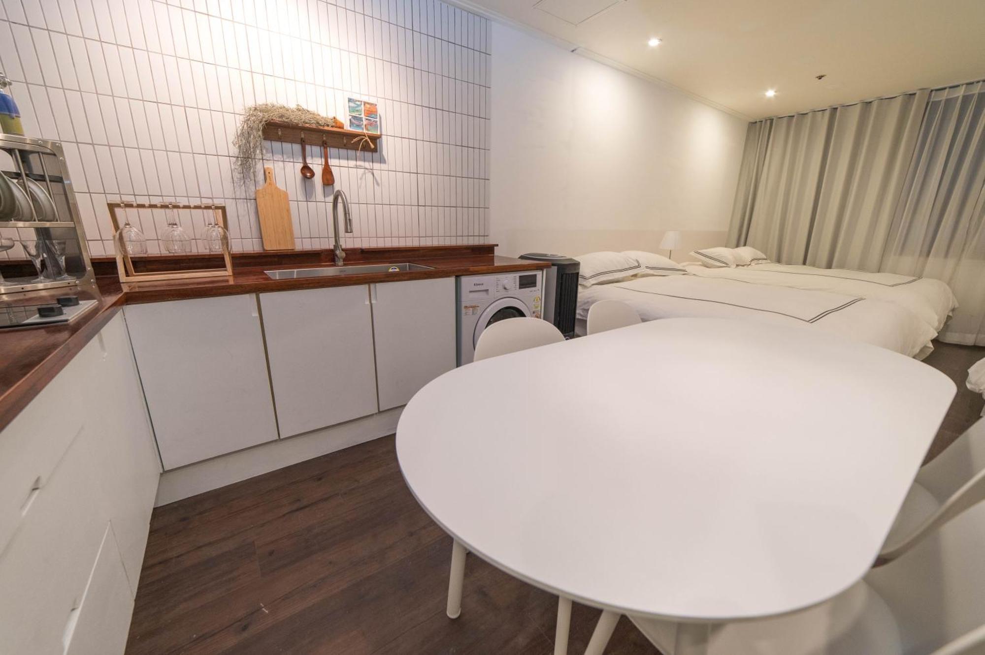 Apartment Cloud 9 Hongdae
